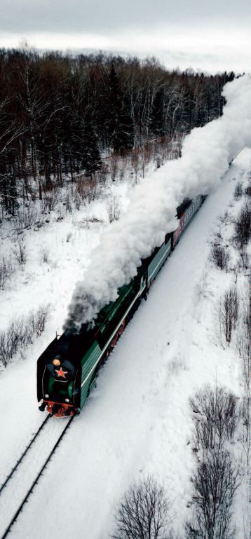 La famosa locomotiva P36, treno storico, a Ivanovo Oblast. Immagine di Alexandr Bormotin. La famosa locomotiva P36, treno storico, a Ivanovo Oblast. Immagine di Alexandr Bormotin, fotografo e viaggiatore dalla Russia.