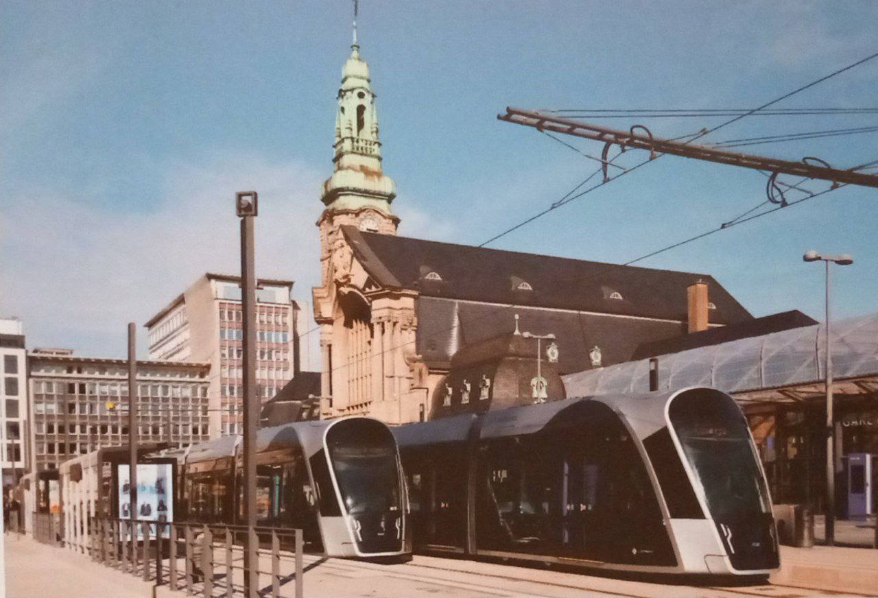 Il piazzale della stazione Il piazzale della stazione